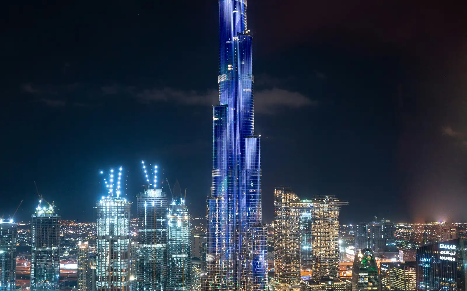 Burj Khalifa glowing at night