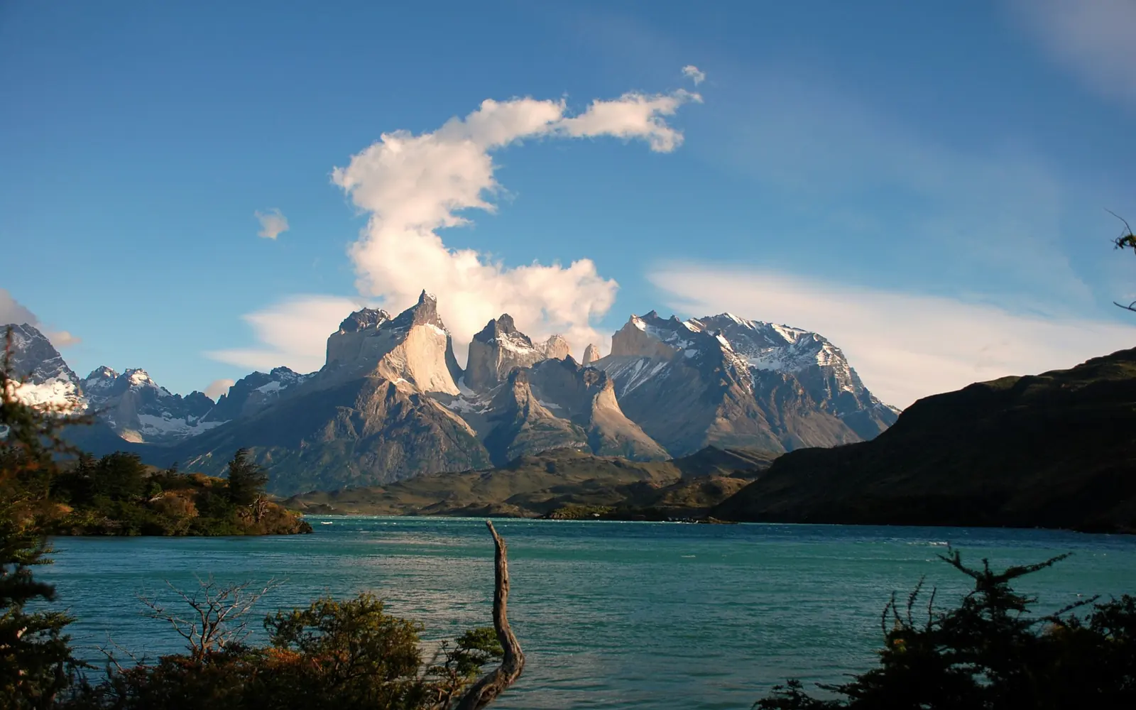 Granite peaks above a turquoise lake